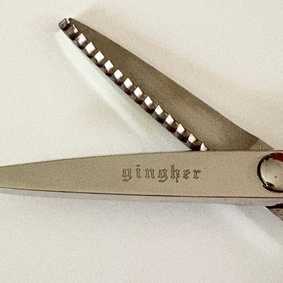 Gingher pinking shears 7.5" sewing scissors - Picture 2 of 3